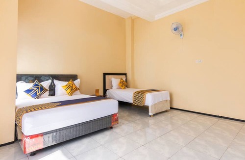 Lawang Hostel | Hotel O Safira Family Residence Syariah