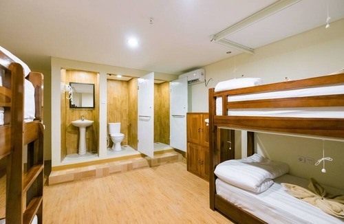 Batu Bolong Hostel | Caroline Hostel