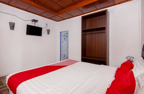 Simanindo Bed & Breakfast | OYO 1812 Dg Inn