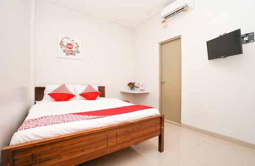 Surabaya Hotel | OYO Flagship 318 K1 UPN Rungkut Madya