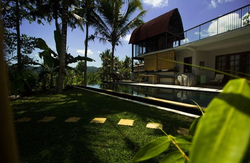 Selat House | Hide Tumbuk Bamboo by Atharva Bali