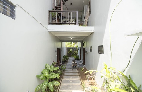 Sunset Road Hotel | Hotel O Panen House