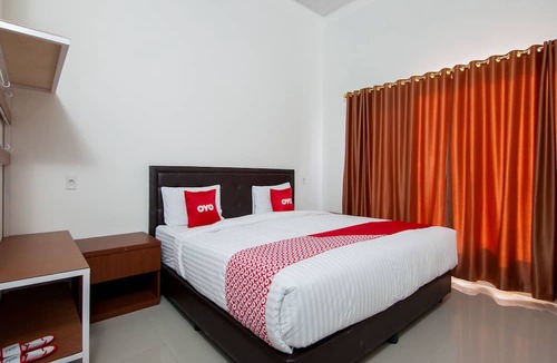 Siborongborong Hotel | OYO 1819 Aries Hotel