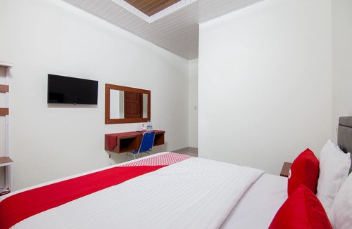 Siborongborong Hotel | OYO 1819 Aries Hotel