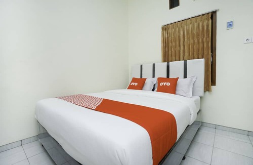 Probolinggo Hotel | OYO 1642 Penginapan Anggrek Syariah 2