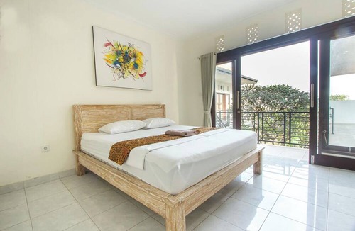 Batu Bolong House | Azalea Homestay & Villa