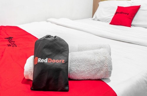 Kebon Kacang House | RedDoorz @ Kebon Kacang