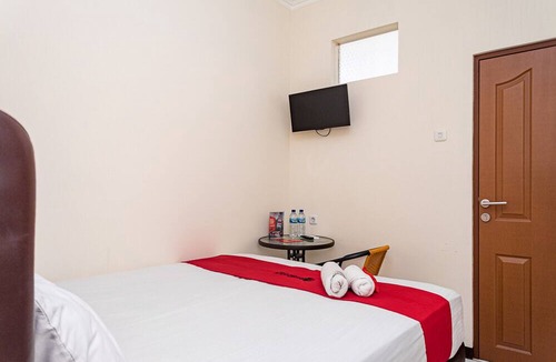 Astana Anyar House | RedDoorz near Alun Alun Bandung 2