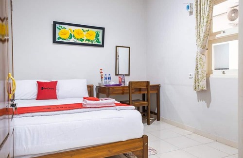 Kalimalang House | RedDoorz Syariah near Grand Kota Bintang