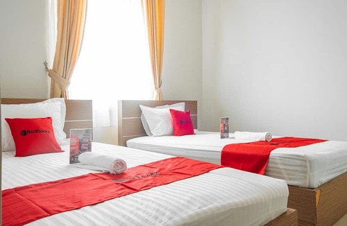 South Tangerang House | RedDoorz near Siloam Karawaci 3