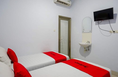 Buton Babau House | RedDoorz @ Hotel Bravo Pantai Kamali Bau Bau