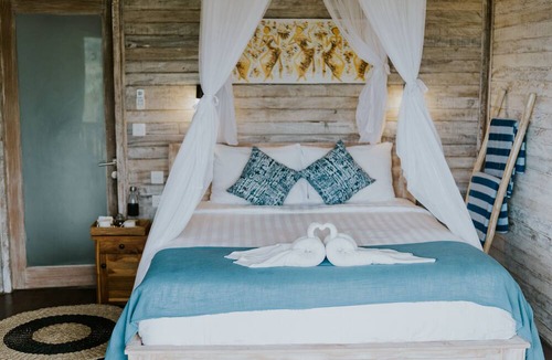 Mushroom Bay Hotel | Lanussa Hill Villa