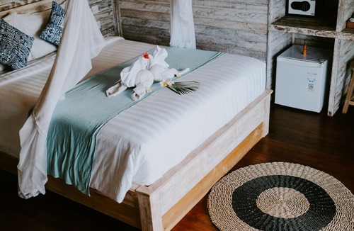 Mushroom Bay Hotel | Lanussa Hill Villa