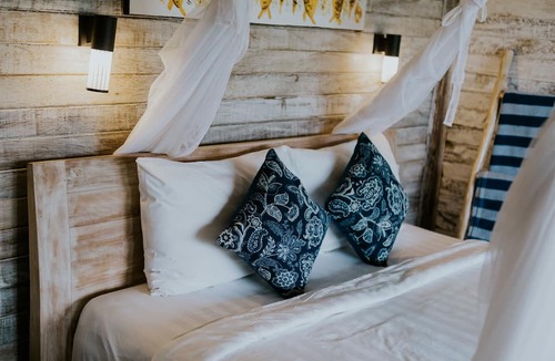 Mushroom Bay Hotel | Lanussa Hill Villa