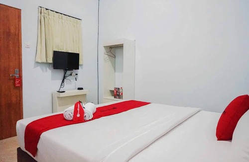 Malang Hotel | RedDoorz near Velodrome Malang 2