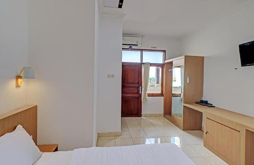 Raya Kuta Hotel | Guest House Simalem