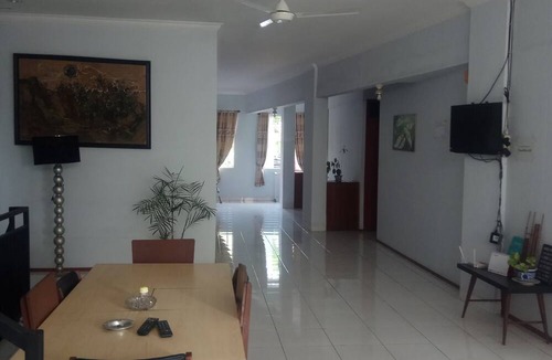 Padang House | Wisma Rumah KIta