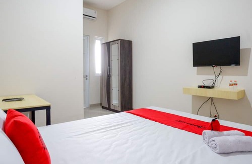 Tegal Hotel | RedDoorz near Pacific Mall Tegal 2