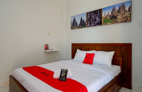 Berbah Hotel | RedDoorz near Padang Golf Adisucipto