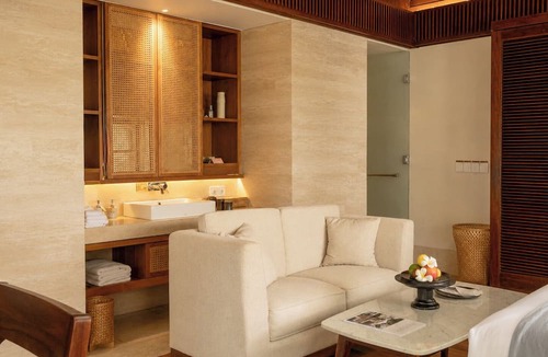 Kampial Hotel | REVĪVŌ Wellness Resort Nusa Dua Bali