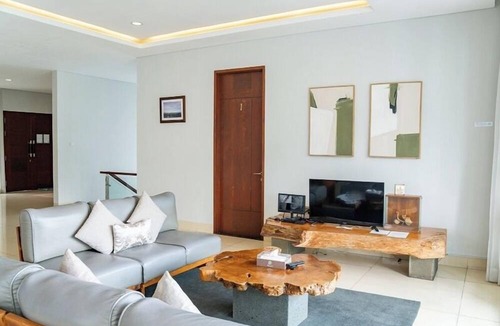 Bandung Villa | Mentari Hill View 8 BR heated pool and movie room
