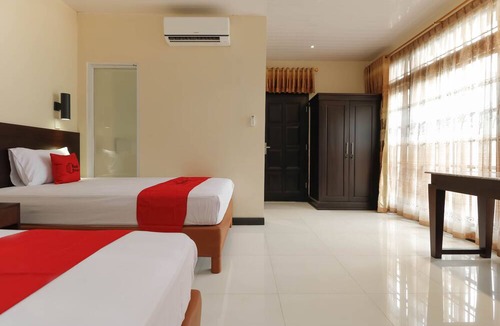 Cawang House | RedDoorz Plus near Halim Perdanakusuma 2