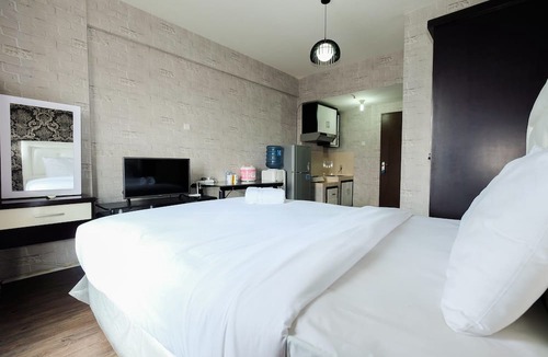 Sunter Apartment | Studio Room at Sunter Park View Apartment By Travelio