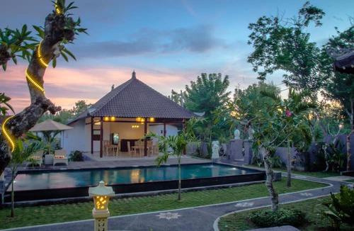 Mushroom Bay Bed & Breakfast | The Niti Hut's