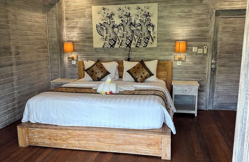 Mushroom Bay Bed & Breakfast | The Niti Hut's