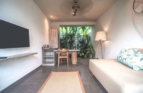 Buahan Bed & Breakfast | Daun Lebar Villas