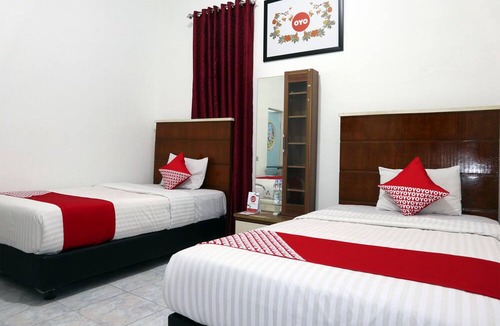 Padang Hotel | OYO 956 Penginapan Eby