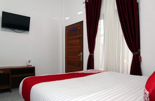 Padang Hotel | OYO 956 Penginapan Eby