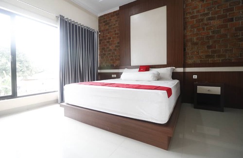 Medan Hotel | RedDoorz Plus near Kualanamu Airport