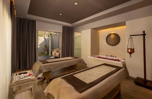 Jimbaran Hotel | Cross Bali Breakers