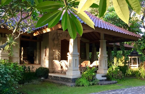 Rangdu Bed & Breakfast | Gunung Paradis Retreat