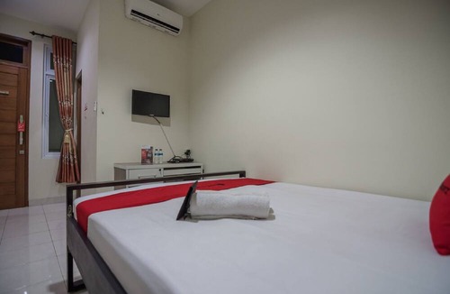Bendungan Hilir Hotel | RedDoorz Plus near Semanggi