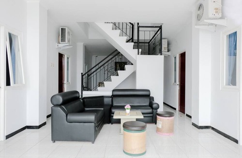 Malang Hotel | OYO 437 Hnr Homestay Syariah