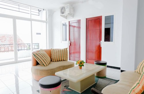 Malang Hotel | OYO 437 Hnr Homestay Syariah