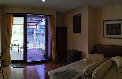 Cipanas Villa | Villa Lot 5 Lake View for 30 pax