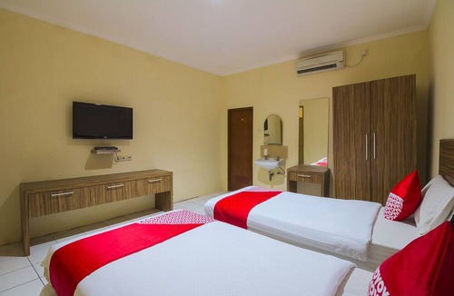 Sukabumi Hotel | OYO 688 Grand Pakidulan Hotel