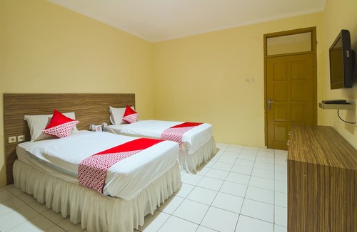 Sukabumi Hotel | OYO 688 Grand Pakidulan Hotel
