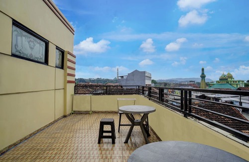 Bandar Lampung Hotel | OYO 765 Wisma Andalas Asri Syariah