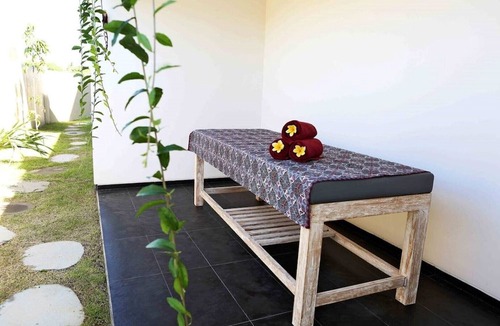 Seseh Apartment | William's Place | 1 Bedroom Gray Apartment