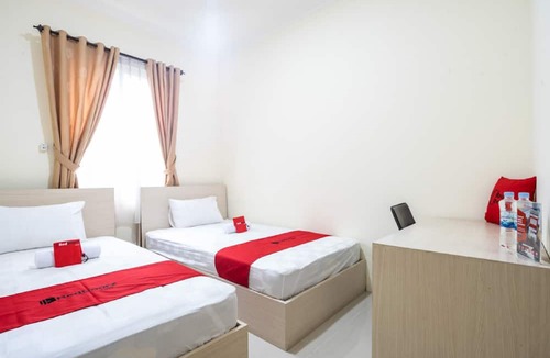 Binong House | RedDoorz Plus near Siloam Karawaci