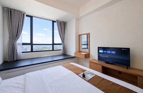 Panunggangan Utara Apartment | Splendid Warm Studio Room At Apartment Collins Boulevard