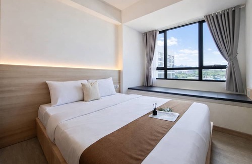Panunggangan Utara Apartment | Splendid Warm Studio Room At Apartment Collins Boulevard