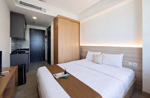 Panunggangan Utara Apartment | Splendid Warm Studio Room At Apartment Collins Boulevard