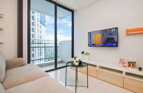 Jakarta Apartment | Chic And Roomy 2Br Space At Apartment Casa Grande Residence