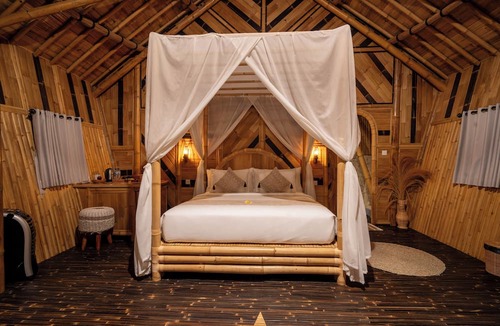 Selat Hotel | VELONIA ISEH
