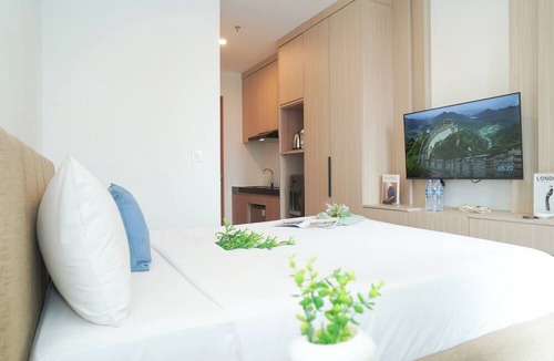 Semanggi Apartment | Comfy White Studio At Ciputra World 2 Apartment